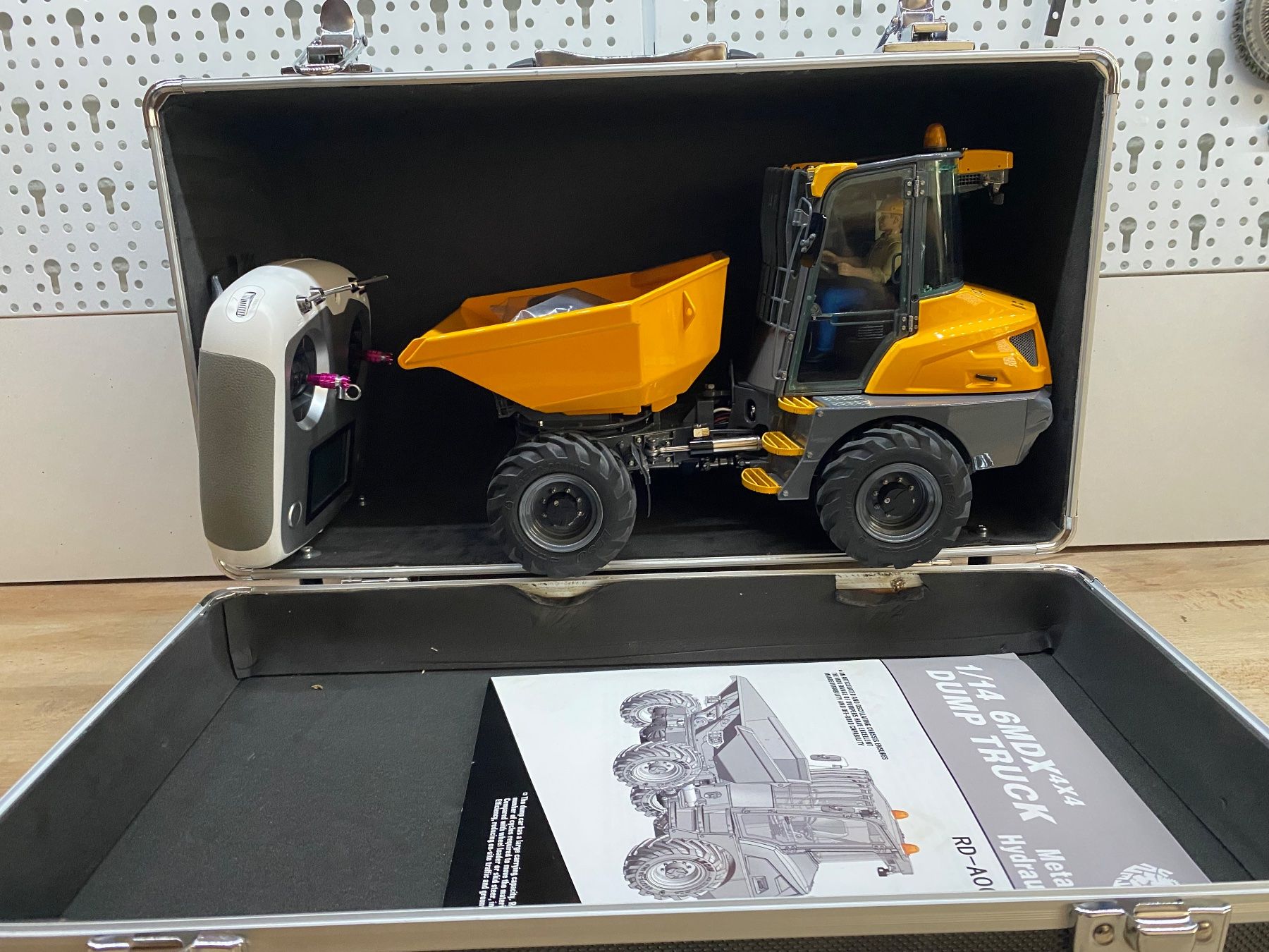Modellismo RC: Lesu 1/14 6MDX 4x4 Dump Truck – Usato da Magden venduto da iApple