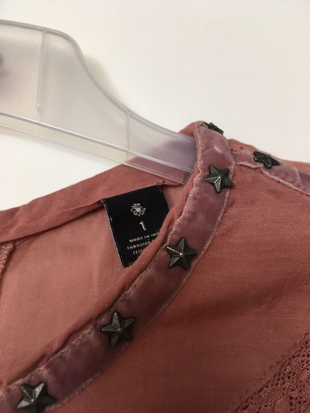 Maison Scotch Camicette: Maison Scotch, Bluse mit Nieten, Gr. S – Usato da Schlieren venduto da cotopaxi06 2