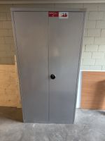 Metallschrank grau mit 5 Tablaren gebrauchter Zustand