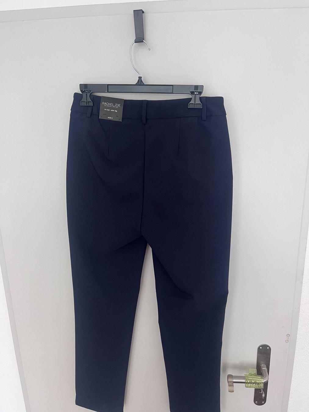 Pantalons: Navy tailored trousers with buttons – Neuf avec emballage d'origine à Zürich par kry_85p7 1