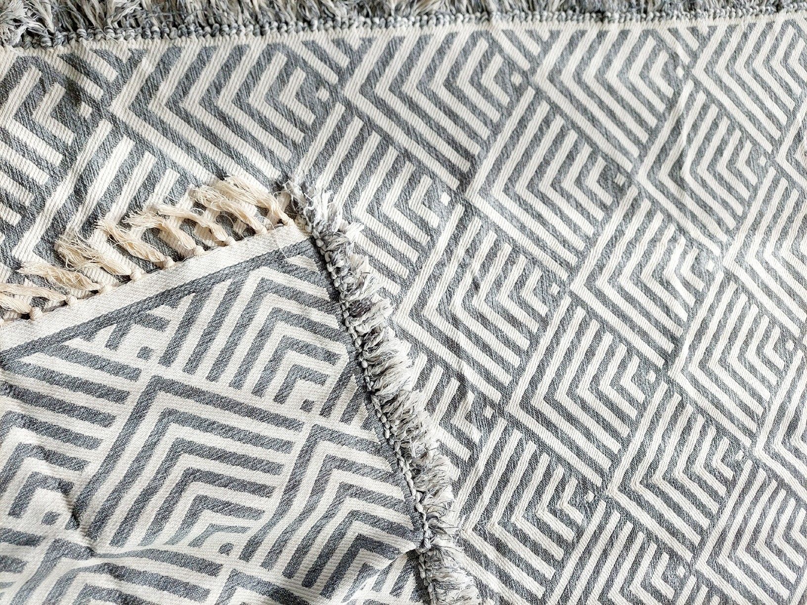 Tapis: Teppich – Neuf avec emballage d'origine à Hüntwangen par Elyha