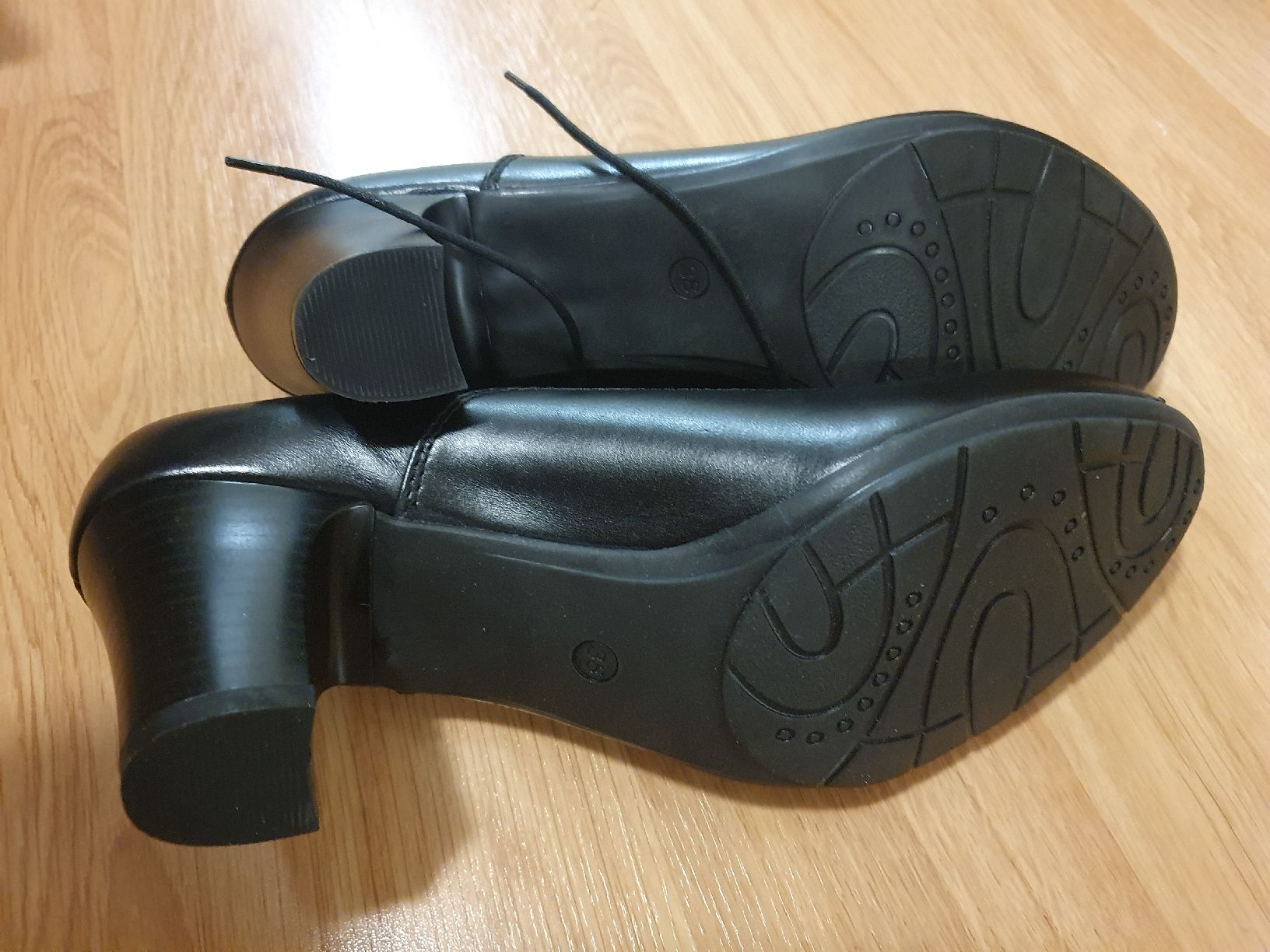 Damenschuhe: neue schwarze Halbschuhe von Lasocki – Neu und originalverpackt aus St. Gallen von 1811123 2