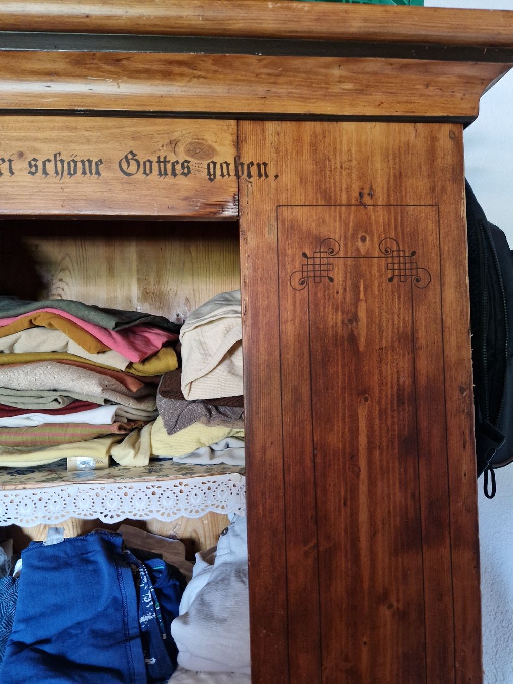Armadi: Bauernschrank Holzschrank massiv – Usato da Lostorf venduto da kulturplatz 2