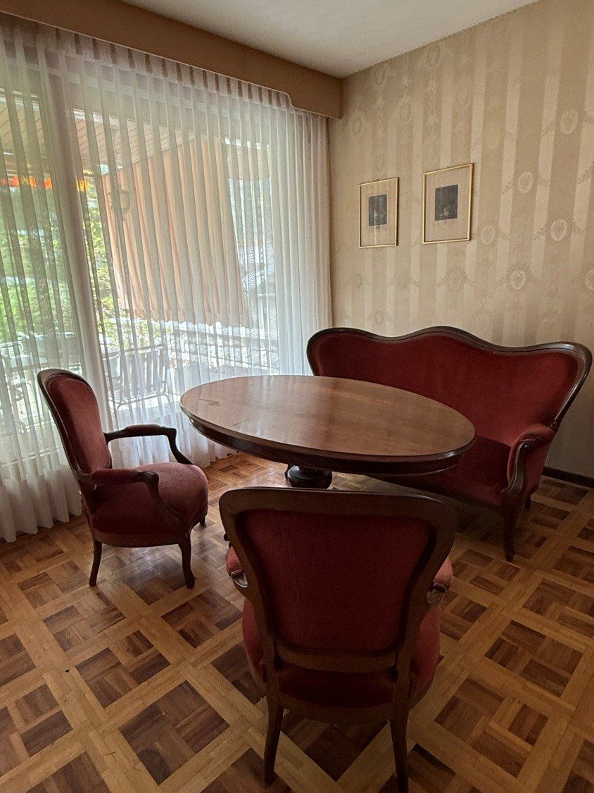 Poltrone: Salontisch + Canapé + 2 Sessel – Usato da Visp venduto da tey_9phr