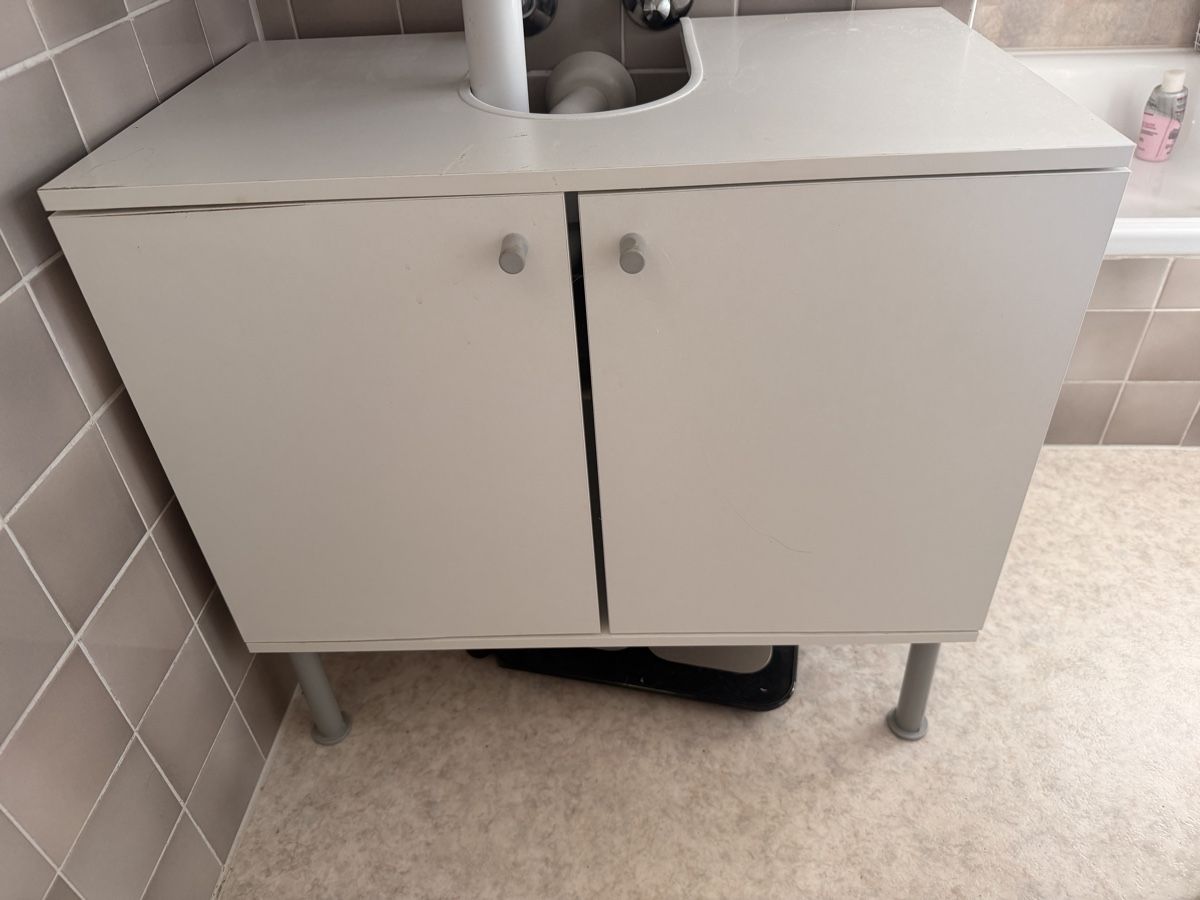 Ikea Badezimmermöbel: Waschbeckenunterschrank – Gebraucht aus Nidau von SBern123