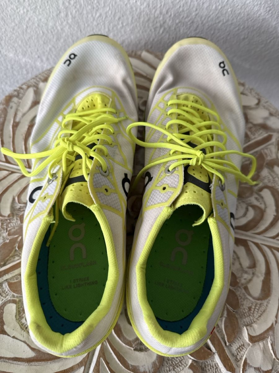 On Herrenschuhe: On Laufschuhe Cloudflash weiss/gelb Grösse 44  – Gebraucht aus Zürich von sha_vw65 8