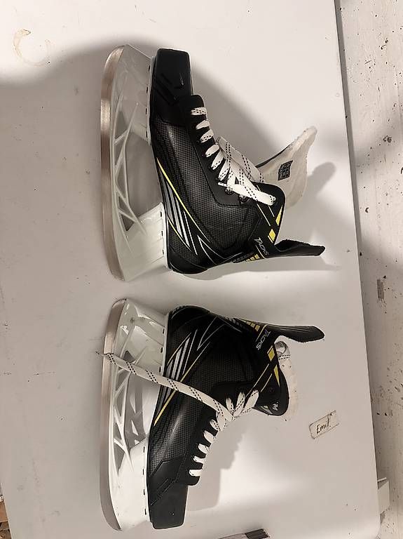 Bauer Pattini da ghiaccio: EU 43 Bauer Schlittschuhe – Usato da Hausen am Albis venduto da ysgem 1