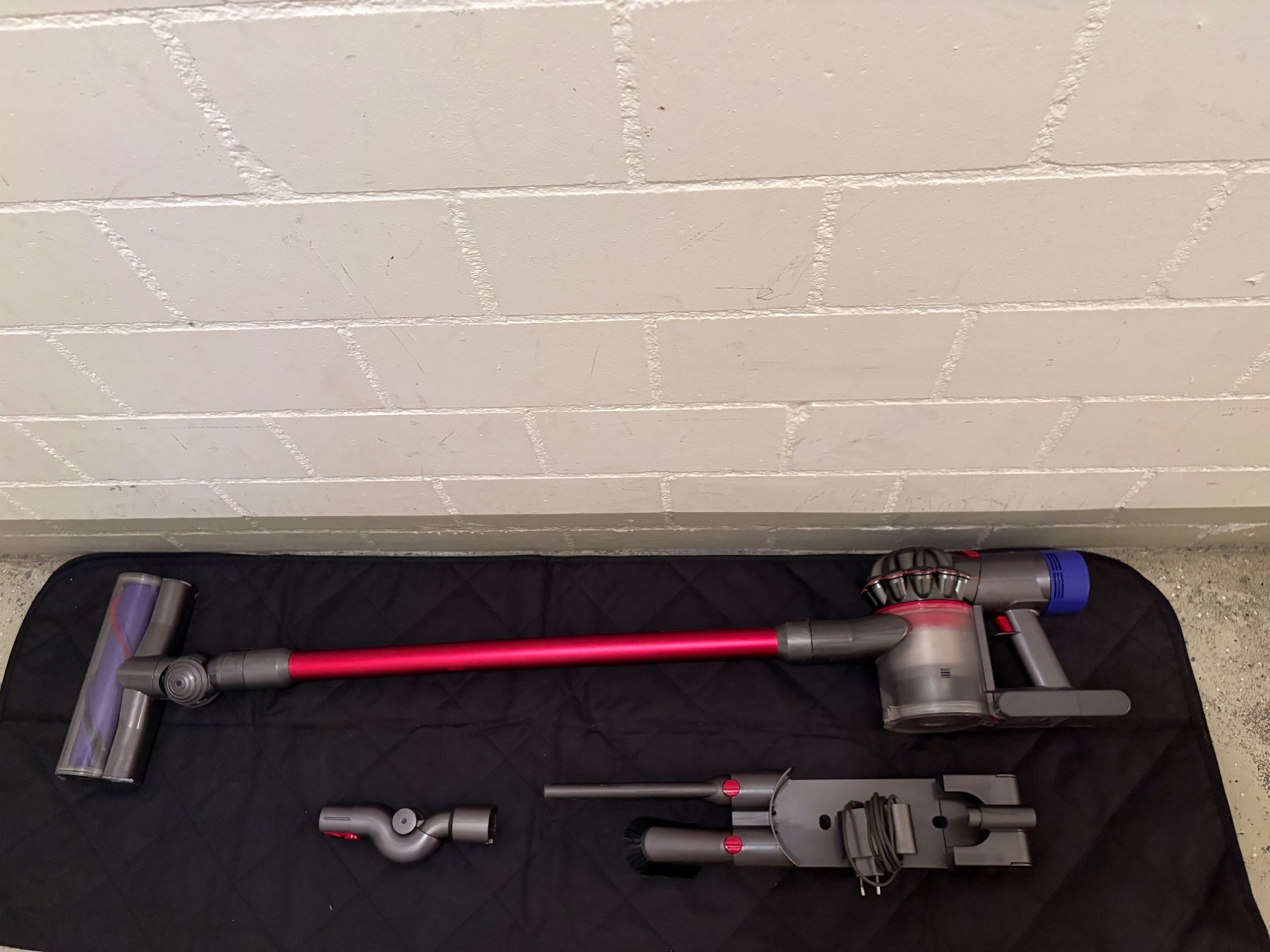 Dyson Aspirapolveri & Accessori: Dyson V8 absolut extra Handstaubsauger mit Zubehör – Usato da Lausen venduto da sen_jm7c 1