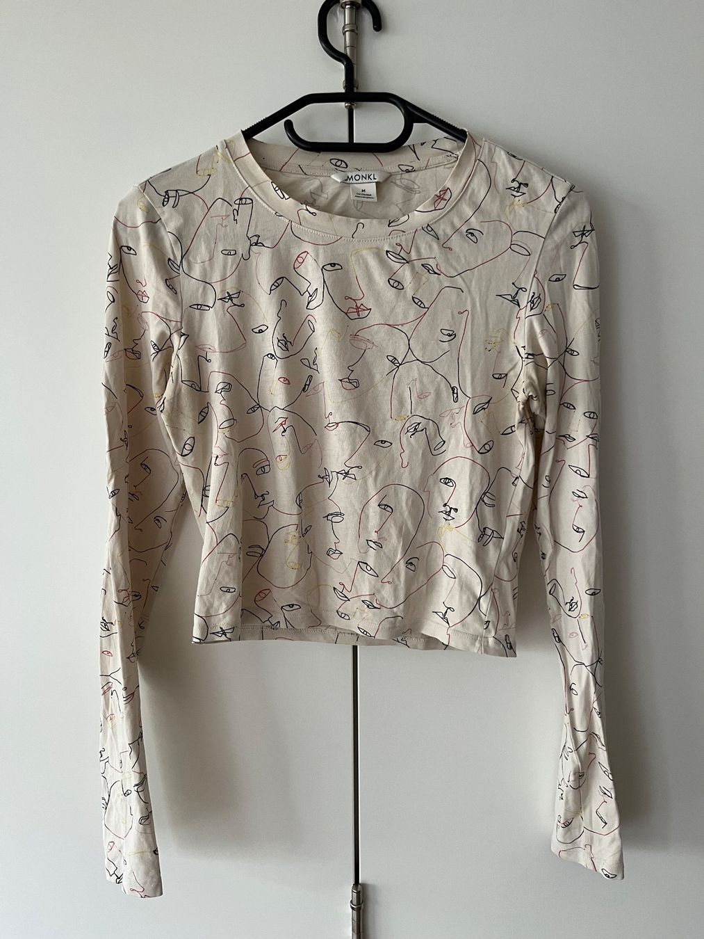 Monki Top: Monki Crop Top Jerseyshirt Print M Langarm – Usato da Gümligen venduto da blackberrys