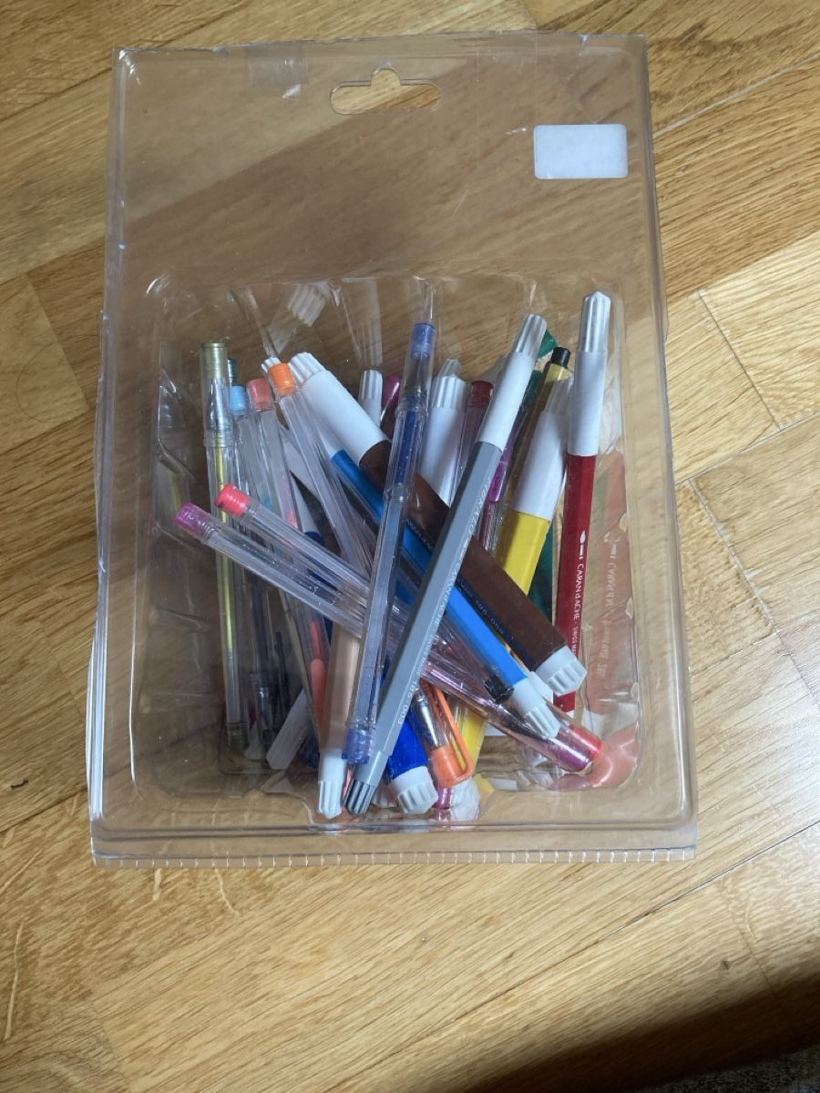 Stifte & Marker: Set of color pens – Gebraucht aus Petit-Lancy von yoo_jm8h
