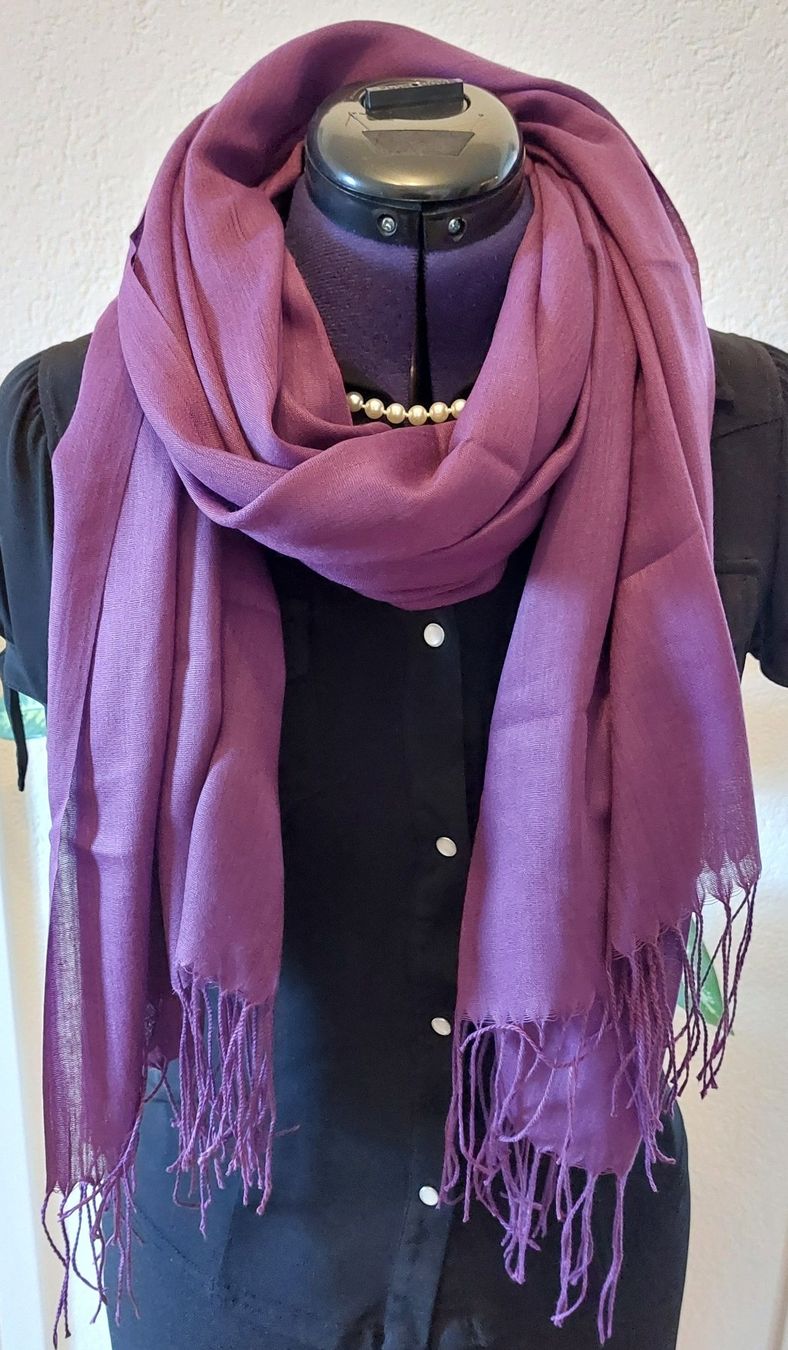 Foulard & Sciarpe: Weiche Pashmina Schal lila – Nuovo e nell'imballaggio originale da Zollikofen venduto da Blackie
