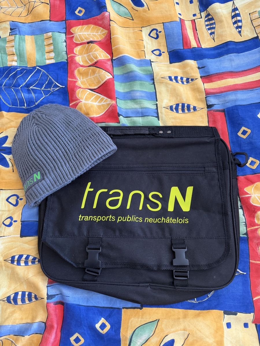 Borse: Bonnet + Sac Goodies TransN – Nuovo (secondo la descrizione) da La Chaux-de-Fonds venduto da cin_p5yf