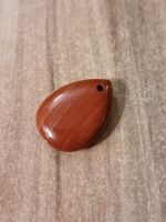 1 Anhänger aus rotem Jaspis, Tropfenform 25×18 mm