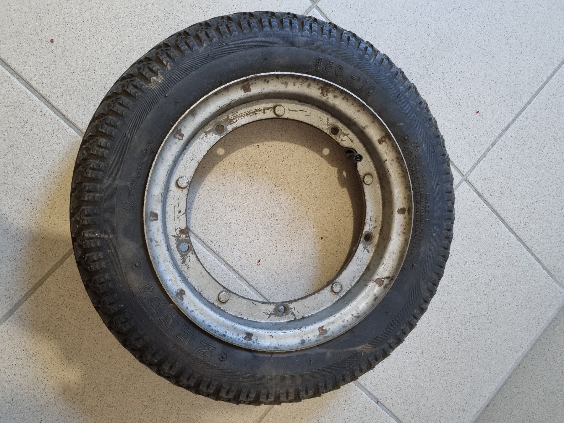 Vespa Pneumatici & Ruote complete: Vespa Reserve Rad für Cosa? – Difettoso da Wädenswil venduto da Patriots 2