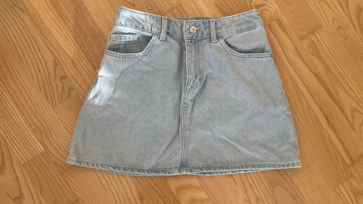 Kleiderpakete: Kleiderpaket: 2x Jeans-Minirock – Gebraucht aus Roggwil BE von R.. 3