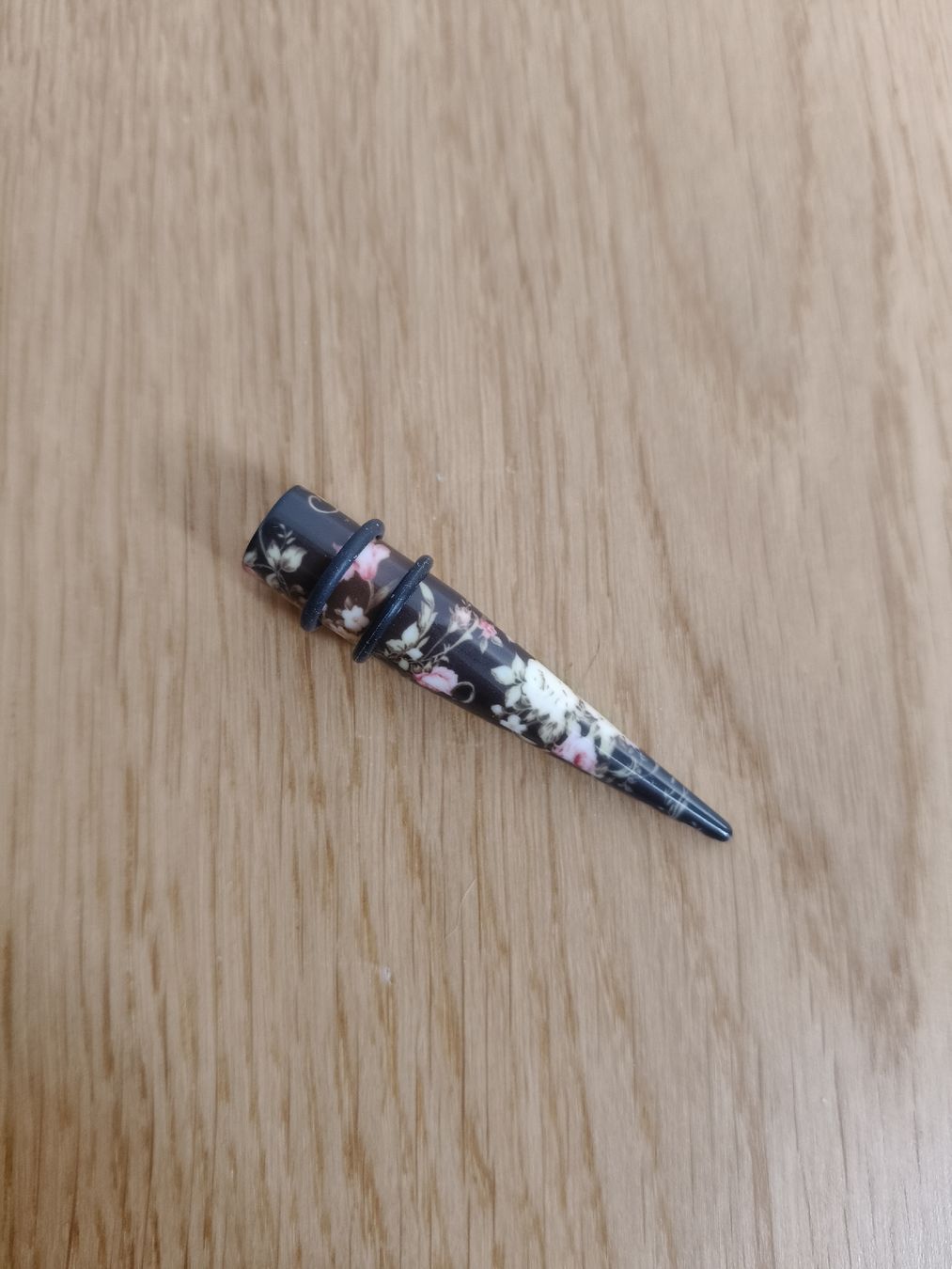 Boucles d'oreille: Floral Pattern Ear Stretching Plug/Tunnel Expander – D'occasion à Unterlunkhofen par bebiboar