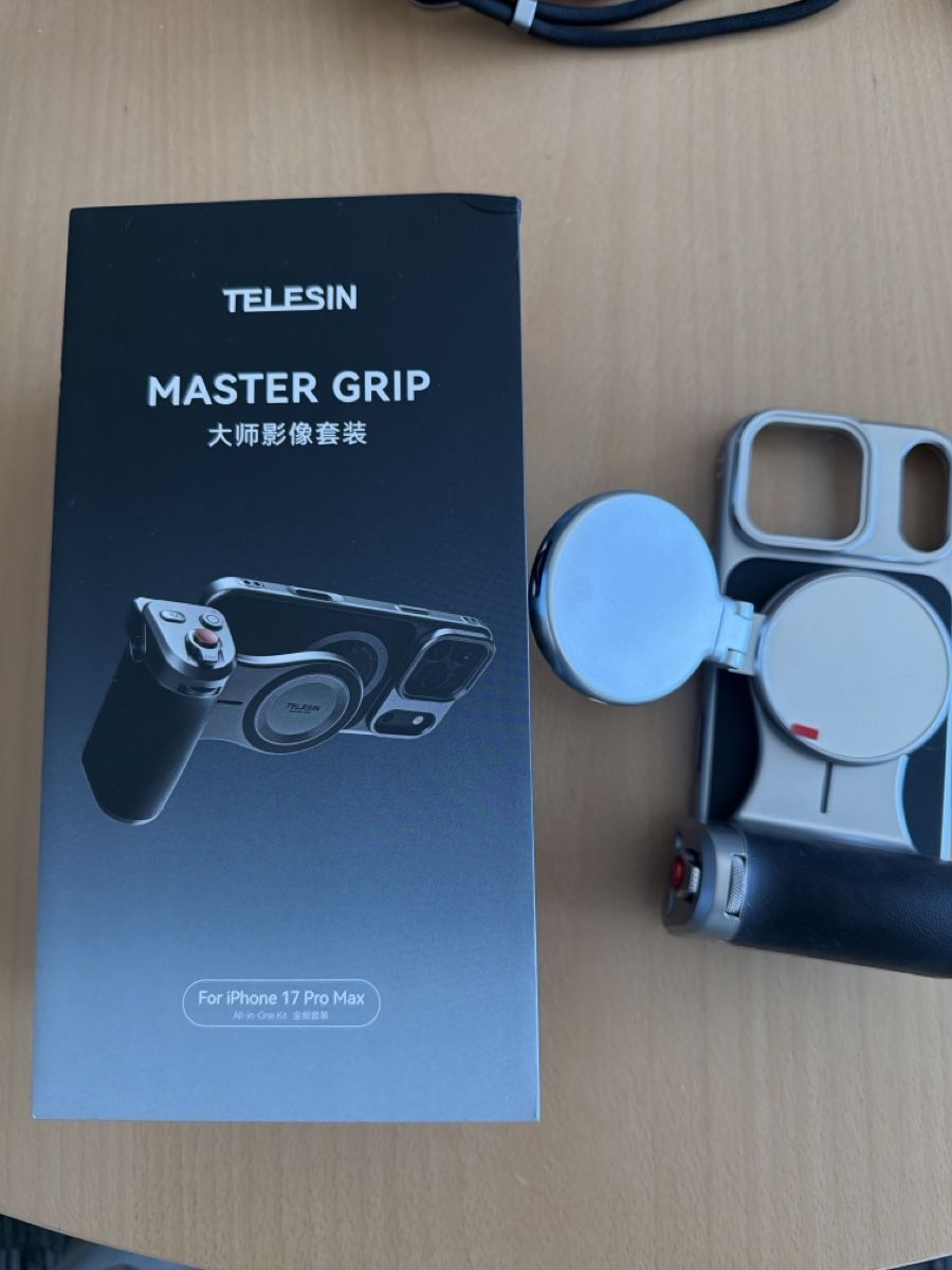Unità & Adattatore: Telesin Master grip for IPhone 17pro Max – Nuovo (secondo la descrizione) da Carouge GE venduto da Oxotorok1