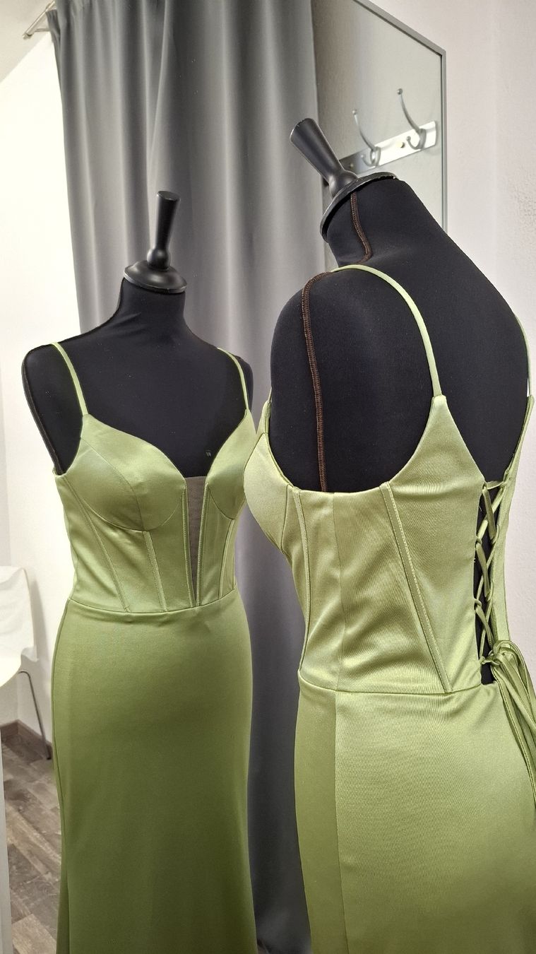 Robes: Abendkleid Green – Neuf (Voir description) à Uster par VMT. 3