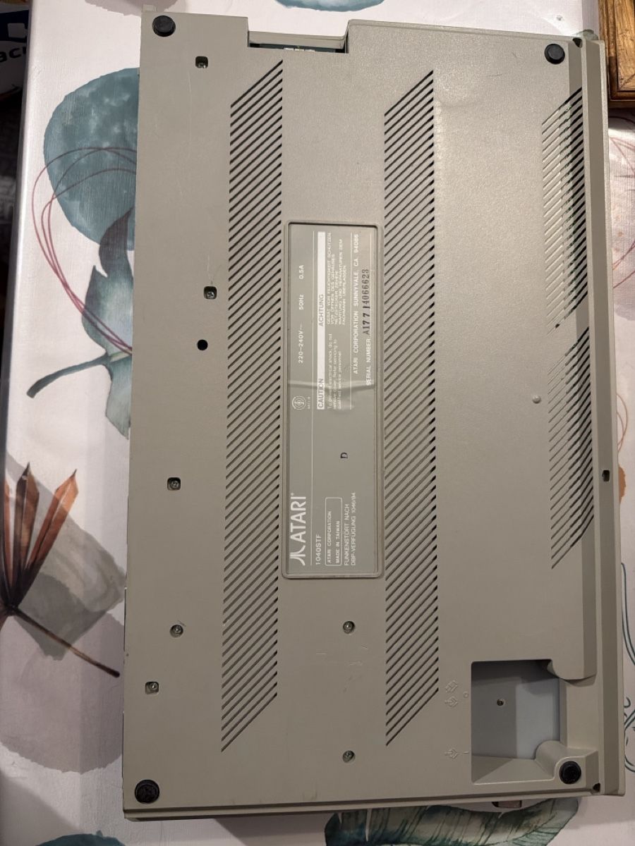 Atari PCs: Atari 1040STf – D'occasion à Martigny par capri2800 1