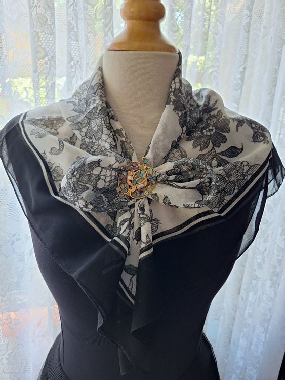 Foulard En Soie ROCHAS Paris Vintage - 90x90 Cm, Motif Fleuri - Occasion