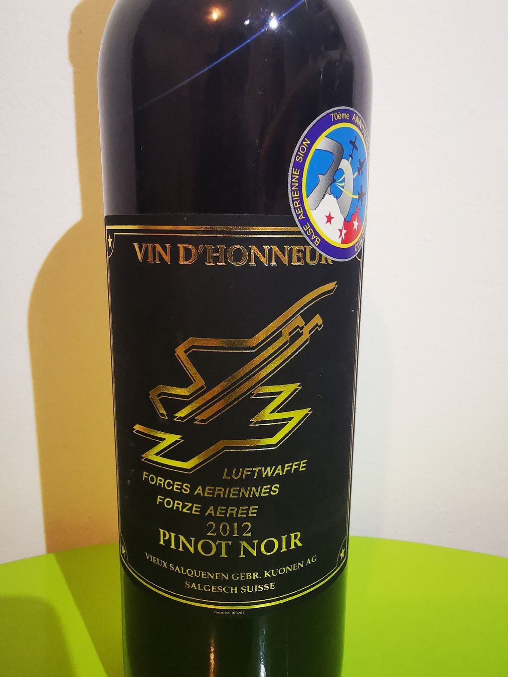 Vino: Pinot Noir Luftwaffe 2012, Vin d'Honneur – Usato da Crissier venduto da froerli 1