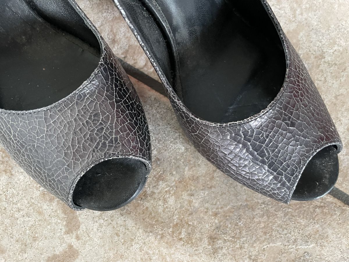 Scarpe da donna: Peeptoe Pump, echtes Leder, Grösse 39 – Usato da Hausen AG venduto da Future4me 1