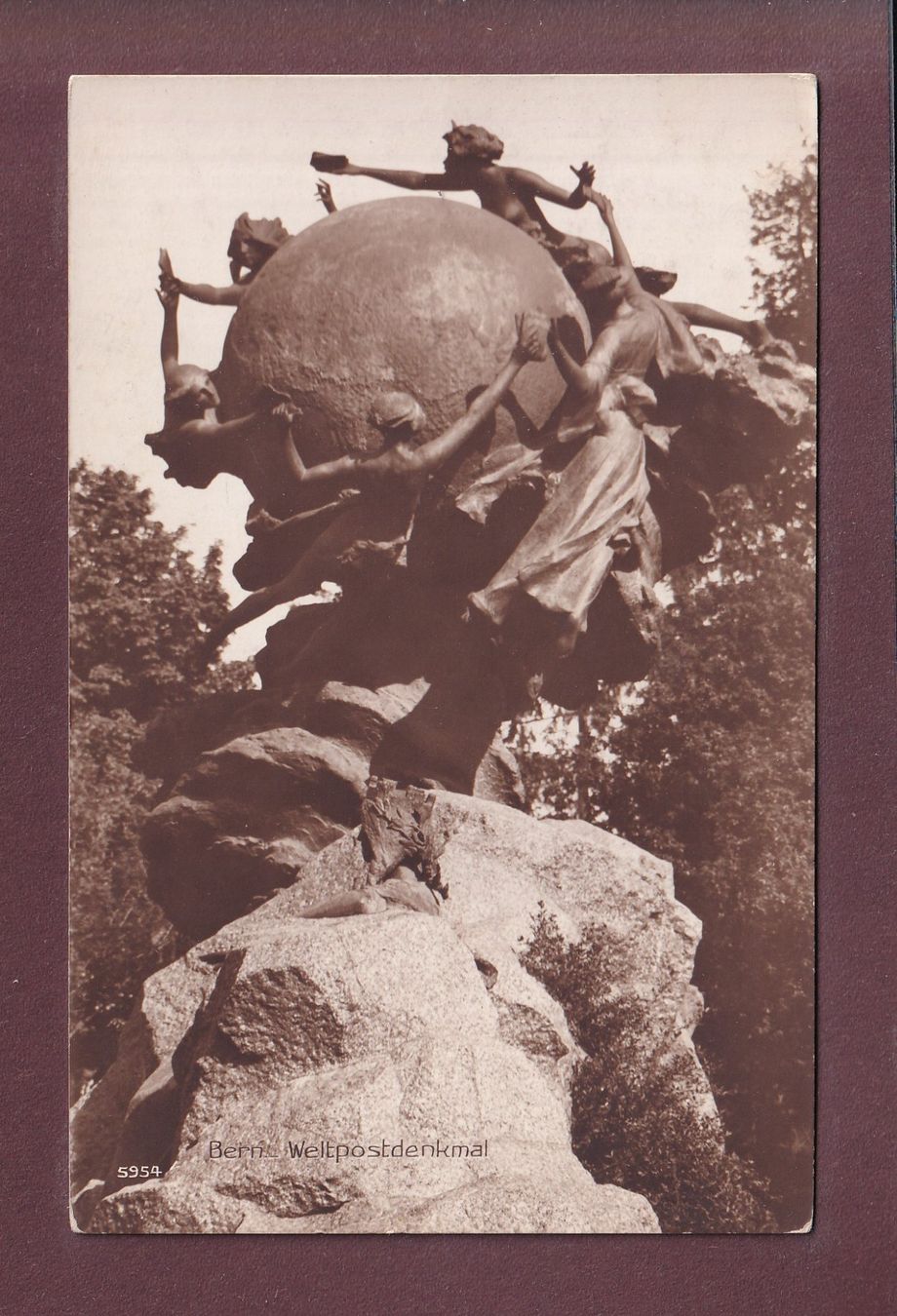 Cartes postales: BERN - Weltpostdenkmal – D'occasion à Pully par nicecards