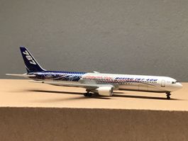 Boeing 767-400 Modell Sonderlackierung 1:500