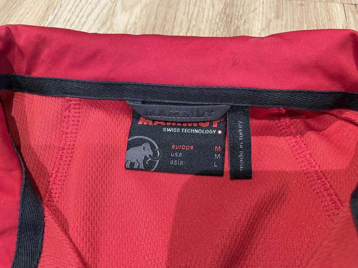 Mammut Jacken: Mammut soft shell Jacke rot – Defekt aus Walenstadt von  1