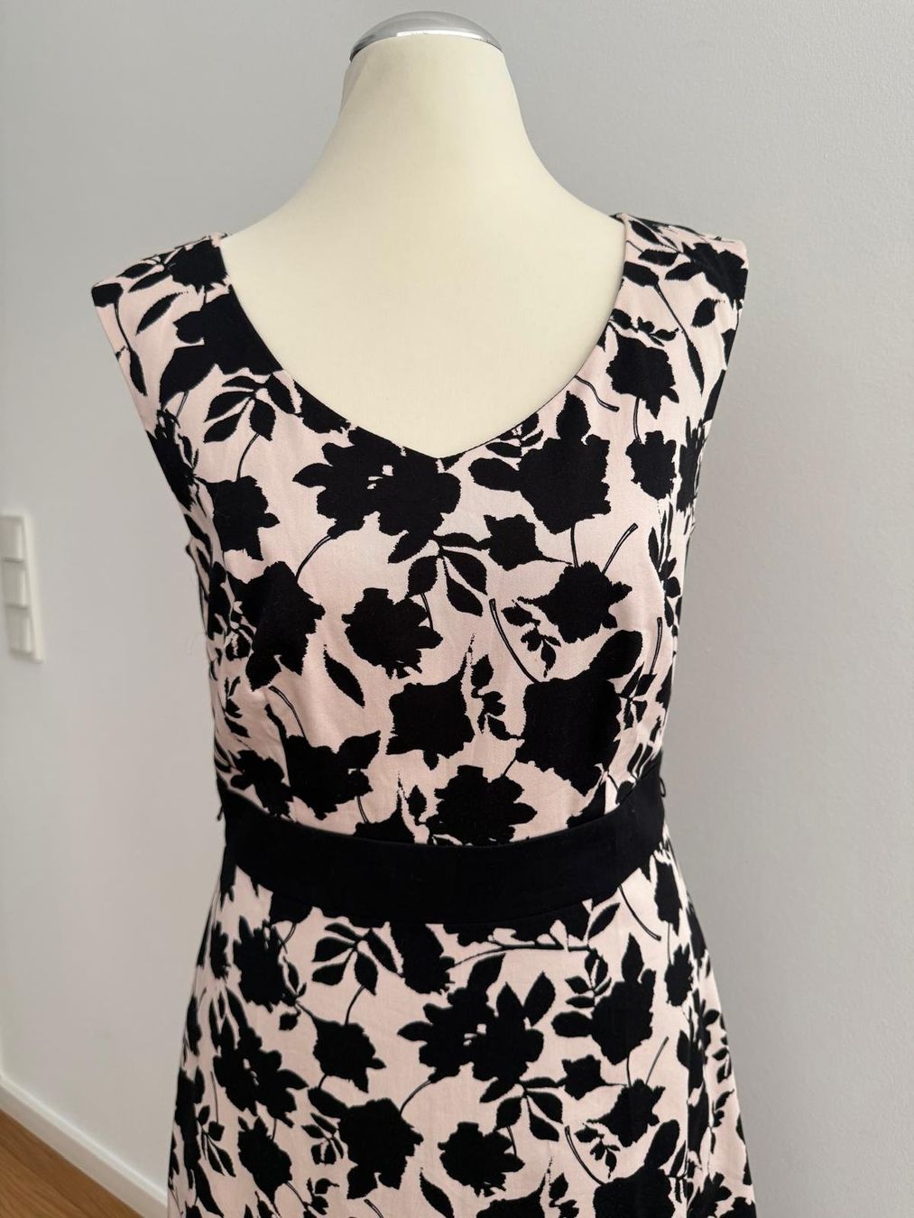 Comma Vestiti: Kleid von comma schwarz beige – Usato da Luzern venduto da car_y9cn 1