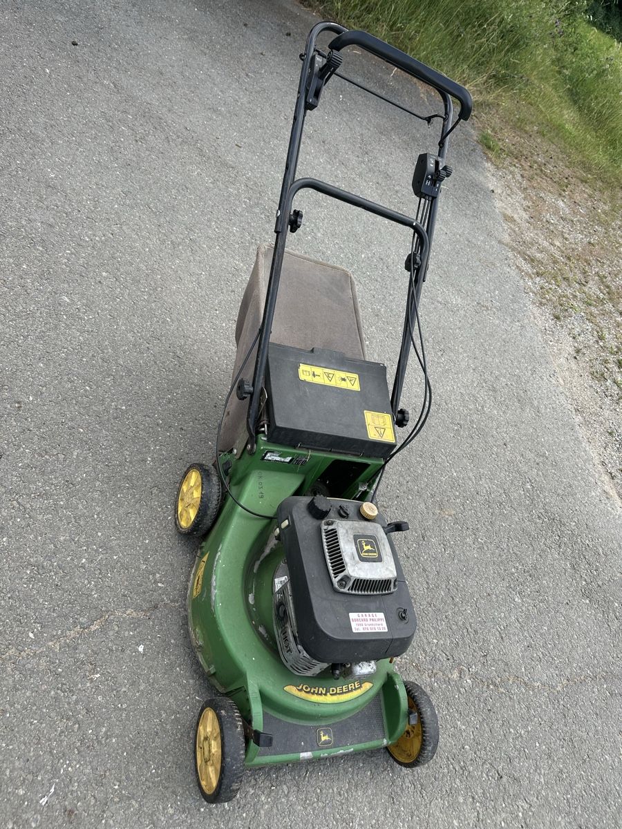 John Deere Tagliaerba: Tondeuse à gazon – Usato da St-Martin FR venduto da kil_8q8l