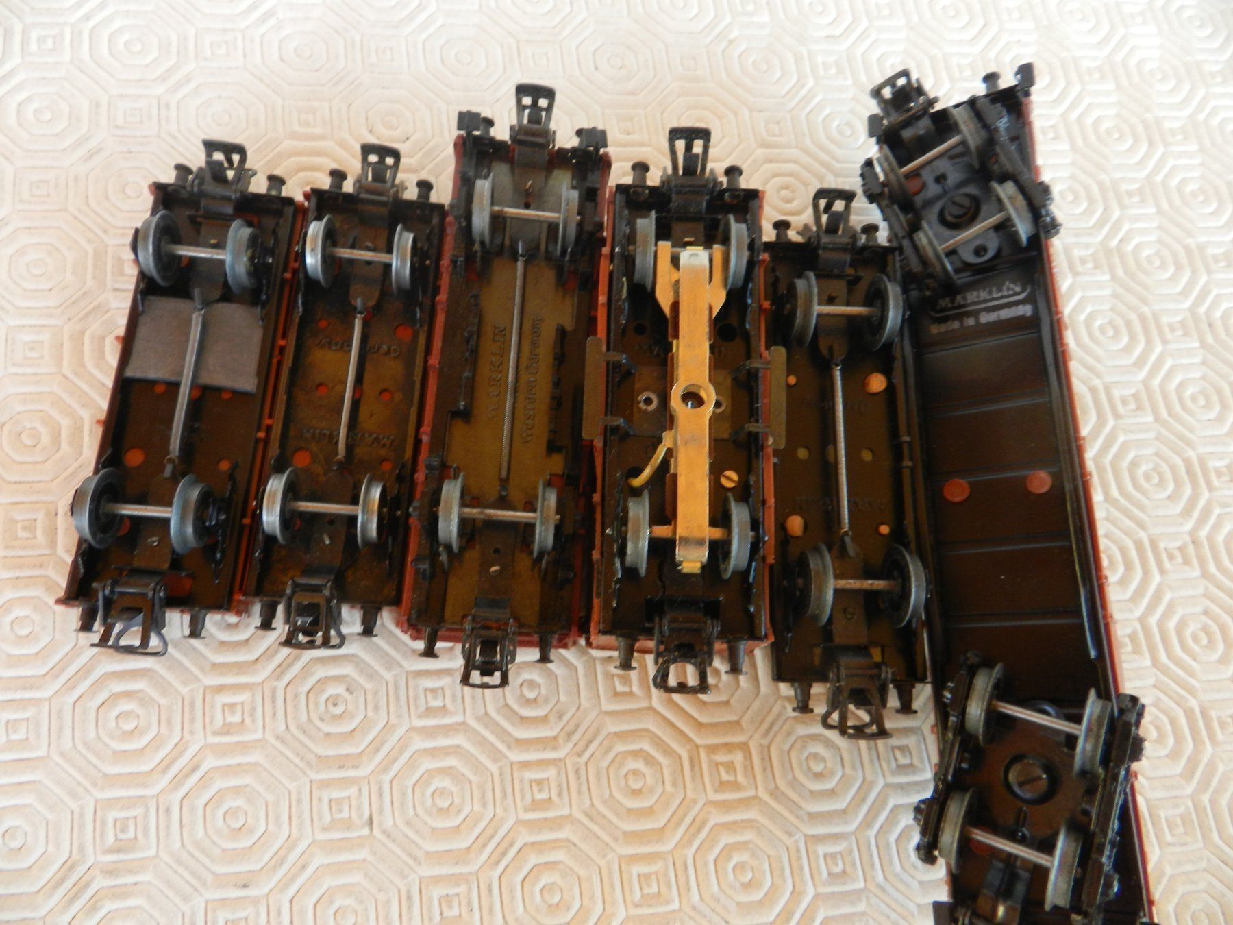 Märklin Modelleisenbahnen: Märklin Güter- & Fasswagen 6 St – Gebraucht aus Arzier-Le Muids von elocin83 6