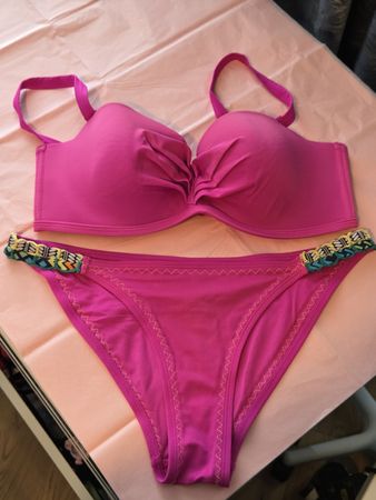 Pinker Bikini, Gr. 80C, inkl. 2 Höschen 🌴☀️