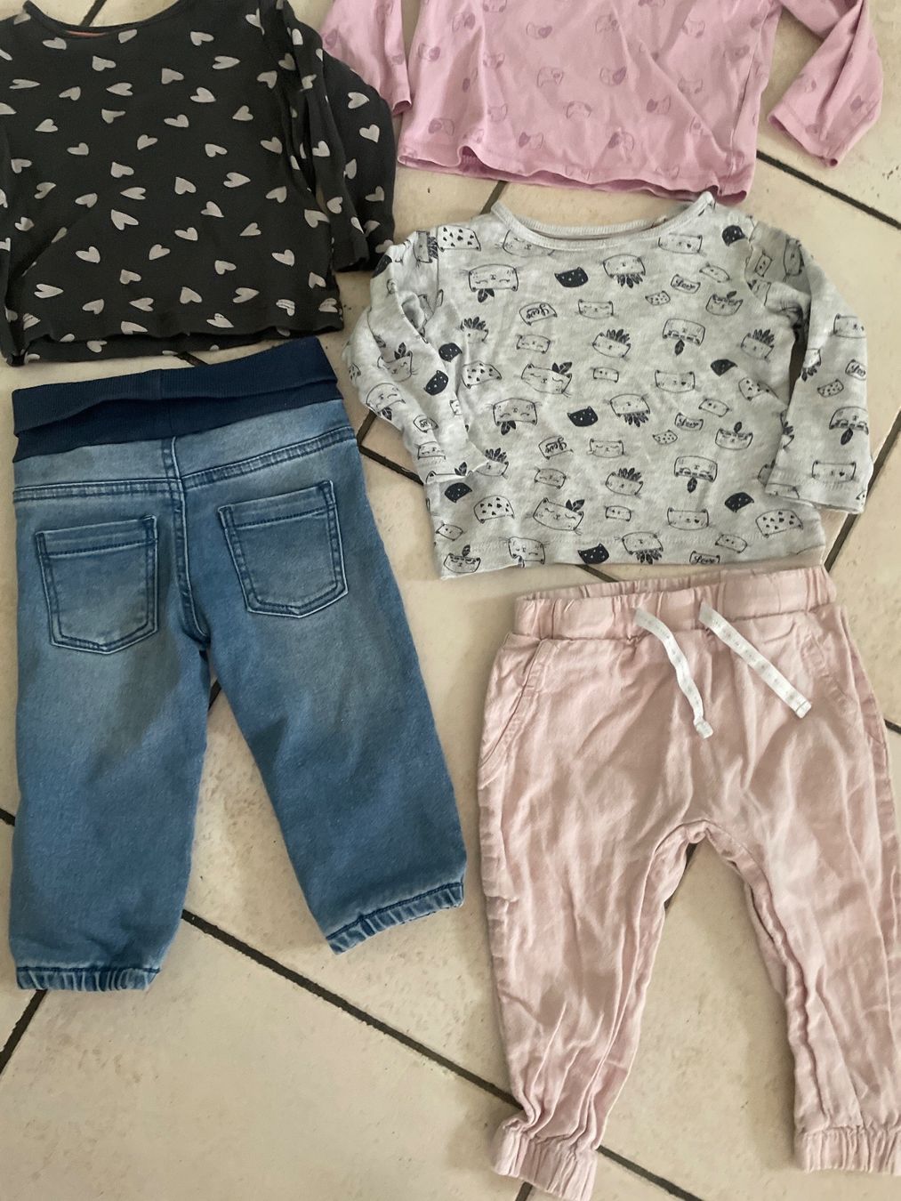 Lotti & Set di vestiti: Süsses Kleiderpaket Gr.74/80 – Usato da Obergerlafingen venduto da cabo4 1