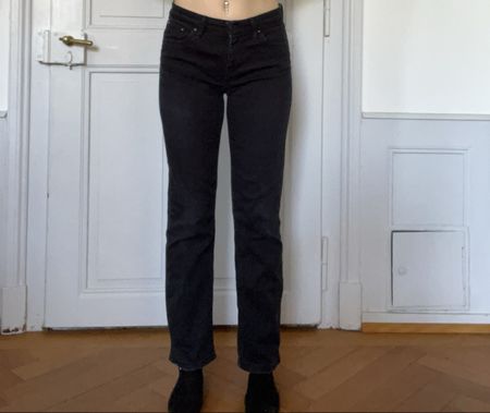 Schwarze Levis Jeans, demi curve classic straight leg