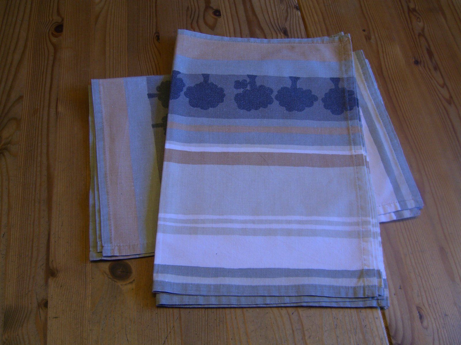 Set di tavolo e panche: 6 hübsche Baumwoll Tisch Sets – Usato da Winterthur venduto da Ghandi5 1