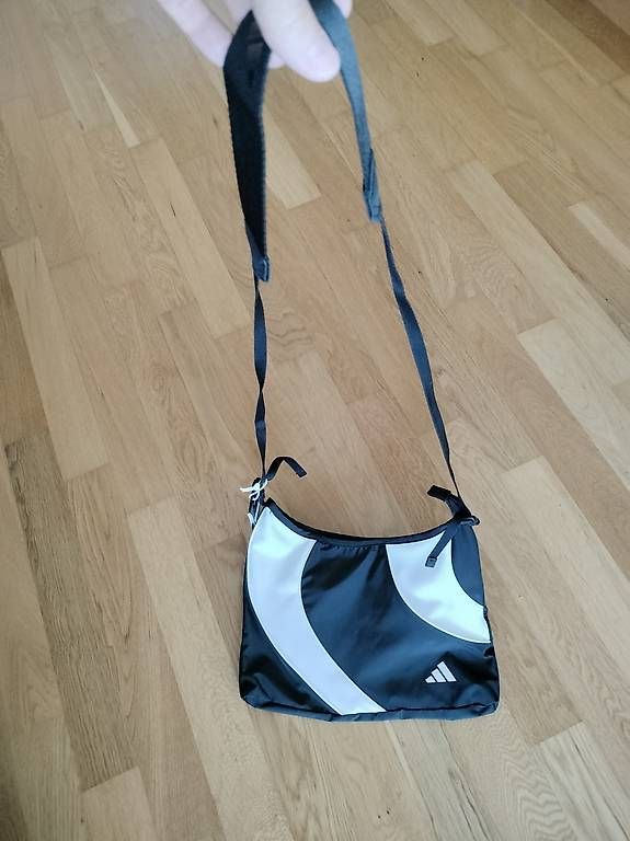 Adidas Taschen: ADIDAS Umhängetasche Neu – Neu und originalverpackt aus Muri AG von goodmood17 1