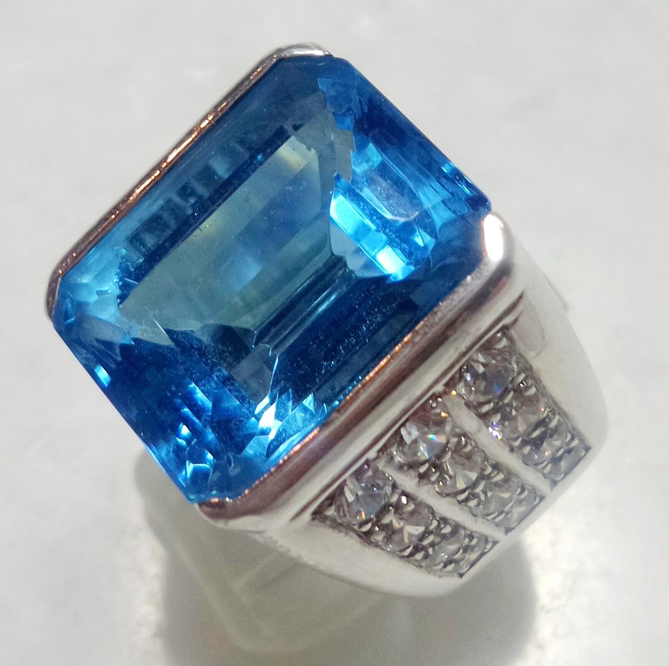 Anelli: Schwerer Edelstein Fingerring – Nuovo e nell'imballaggio originale da Zürich venduto da adriben 1