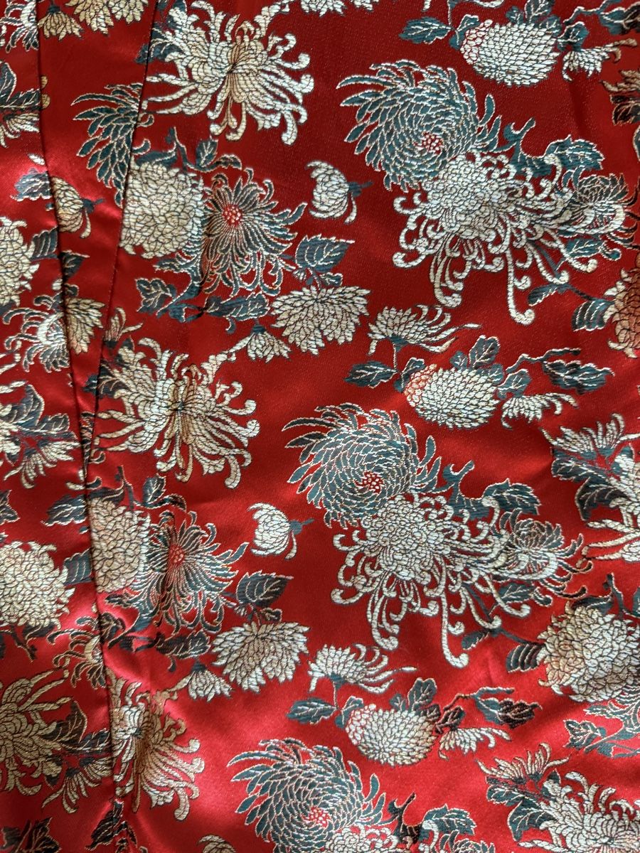 Kimono: Roter Kimono aus Japan mit Blumenmuster – Usato da Neuhausen venduto da DELY 5