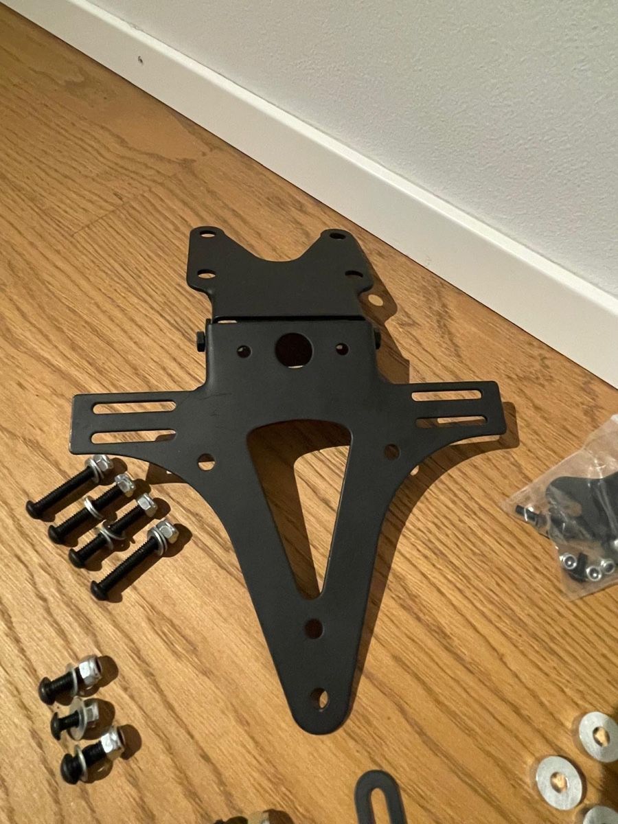 Tutti i ricambio per moto: Nie montierter kurzes Kennzeichenhalter – Nuovo e nell'imballaggio originale da Ostermundigen venduto da Lexington_100 3
