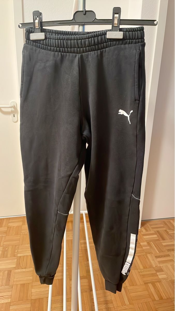 Puma Pantaloni: Pantalon de jogging noir confortable taille S/M – Usato da Yverdon-les-Bains venduto da mar_hg5t