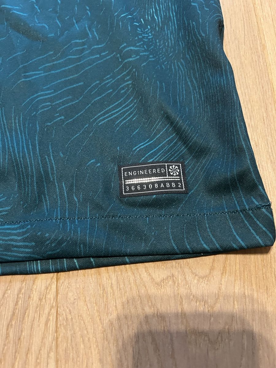 Nike Leibchen & Hosen: FC Liverpool Third Kit (22/23) Size S – Gebraucht aus Arlesheim von ns_762 1