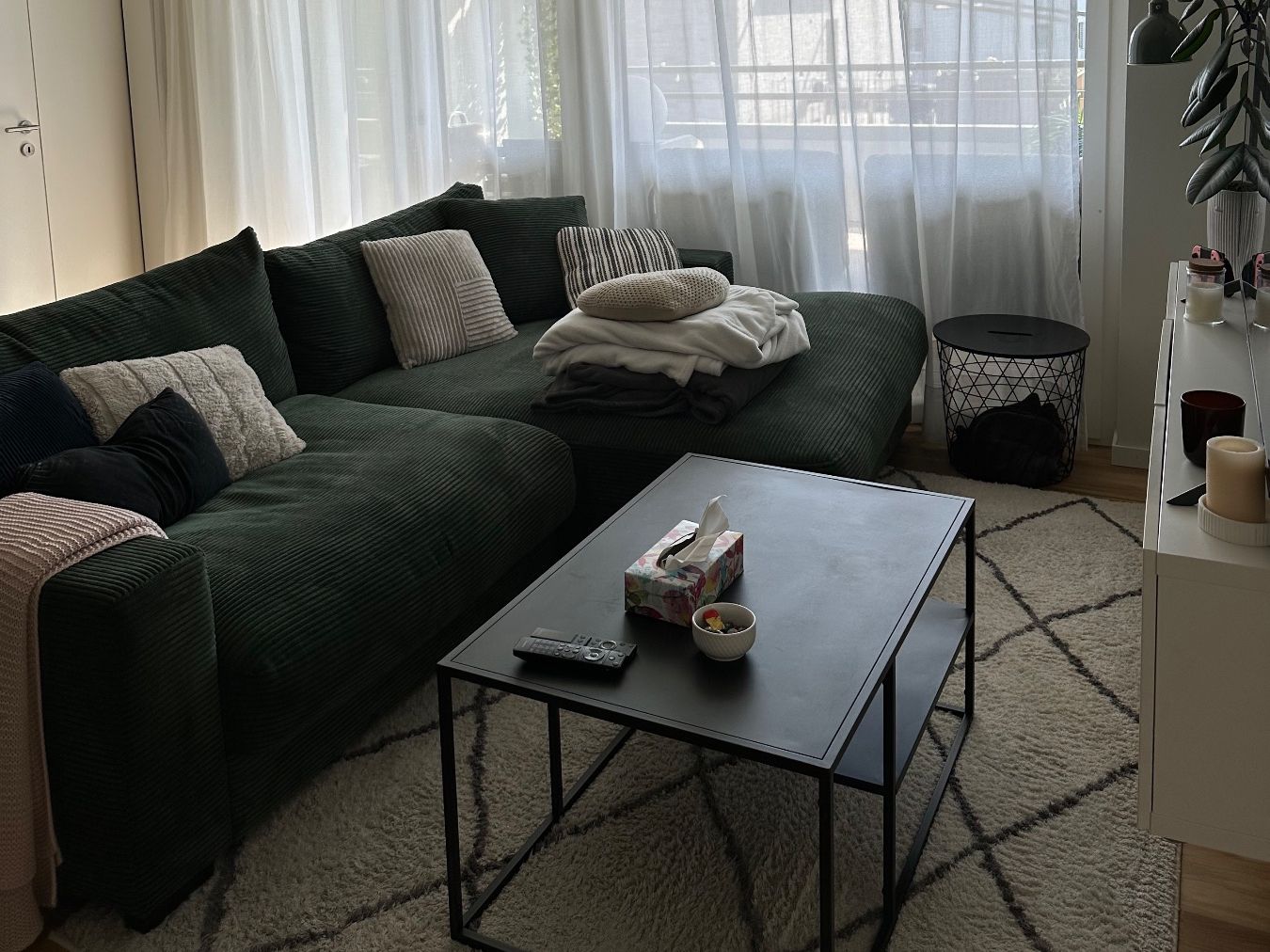 Divani: Ecksofa Cord Dunkelgrün – Usato da Münchenbuchsee venduto da Lana.despina