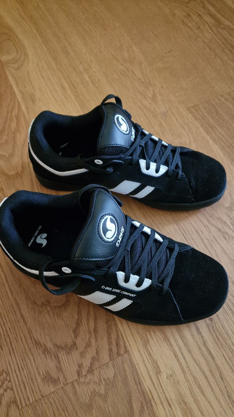 Scarpe da uomo: DVS Herren Skate Sneaker, Grösse 44.5, 29.5cm neu – Nuovo (secondo la descrizione) da Urtenen-Schönbühl venduto da Saints67 1