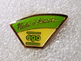 Ansteckpin 38: ego - plastic is fantastic