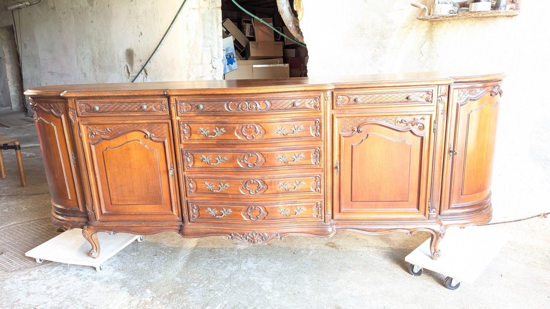 Büffets: Antikes Buffet/Sideboard aus Massivholz – Gebraucht aus Meggen von Larimar_Studio 3