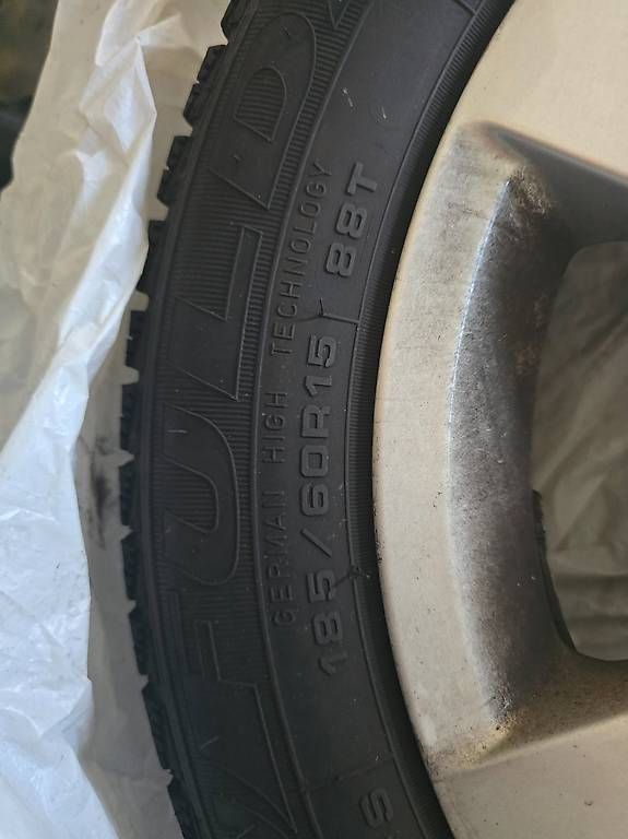Pneus & Roues: Winterpneus 185/60R15 – D'occasion à Tann par Engel7807 1