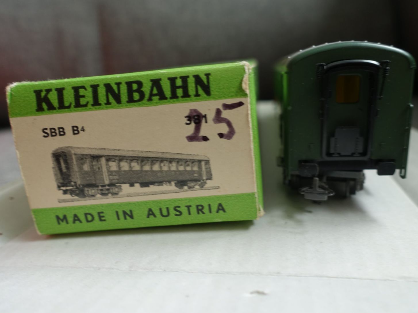 Kleinbahn Modelleisenbahnen: KLEINBAHN No. 381 SBB/CFF Einheitswagen 2. Klasse – Gebraucht aus Wallbach von Sarrows 3