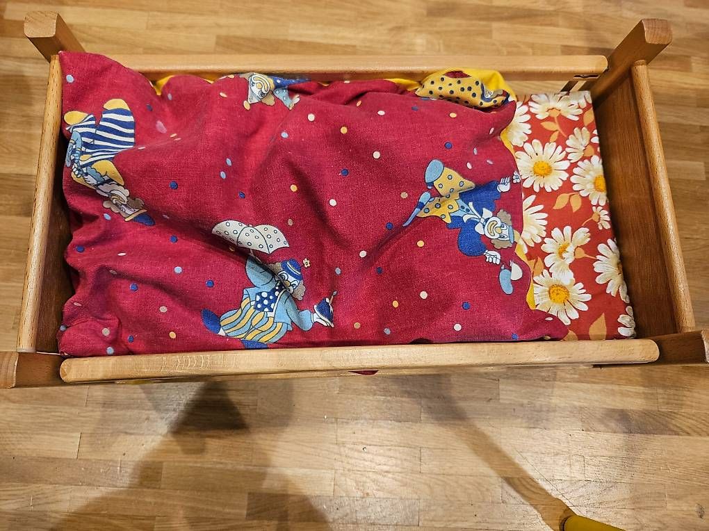 Puppen: Puppenbett – Gebraucht aus Ebikon von dale33 1