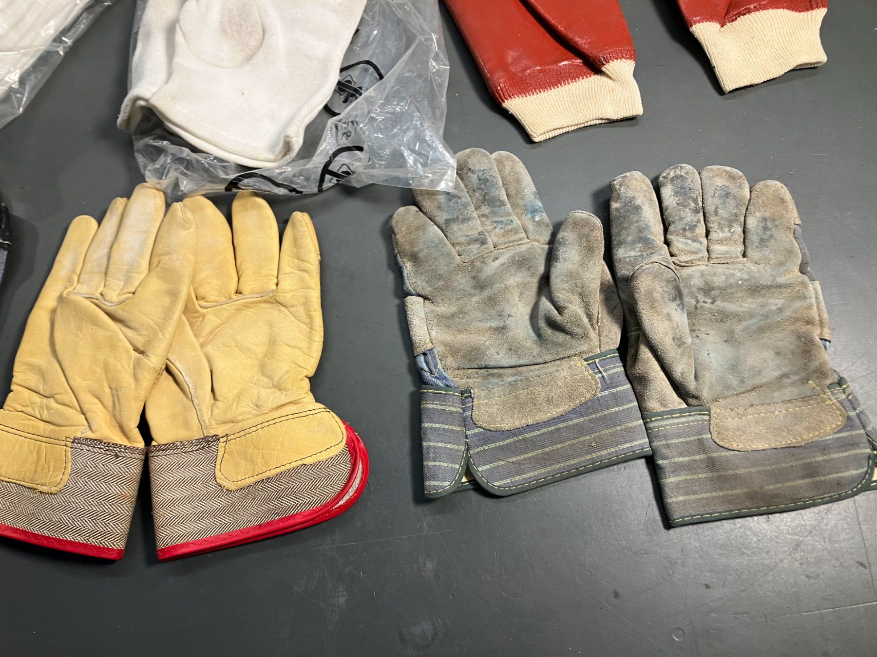 Gants & mitaines : Post. m. div. Arbeitshandschuhen Gr. L neu & gebr. ab 1.- – D'occasion à Lichtensteig par Buy24International 2